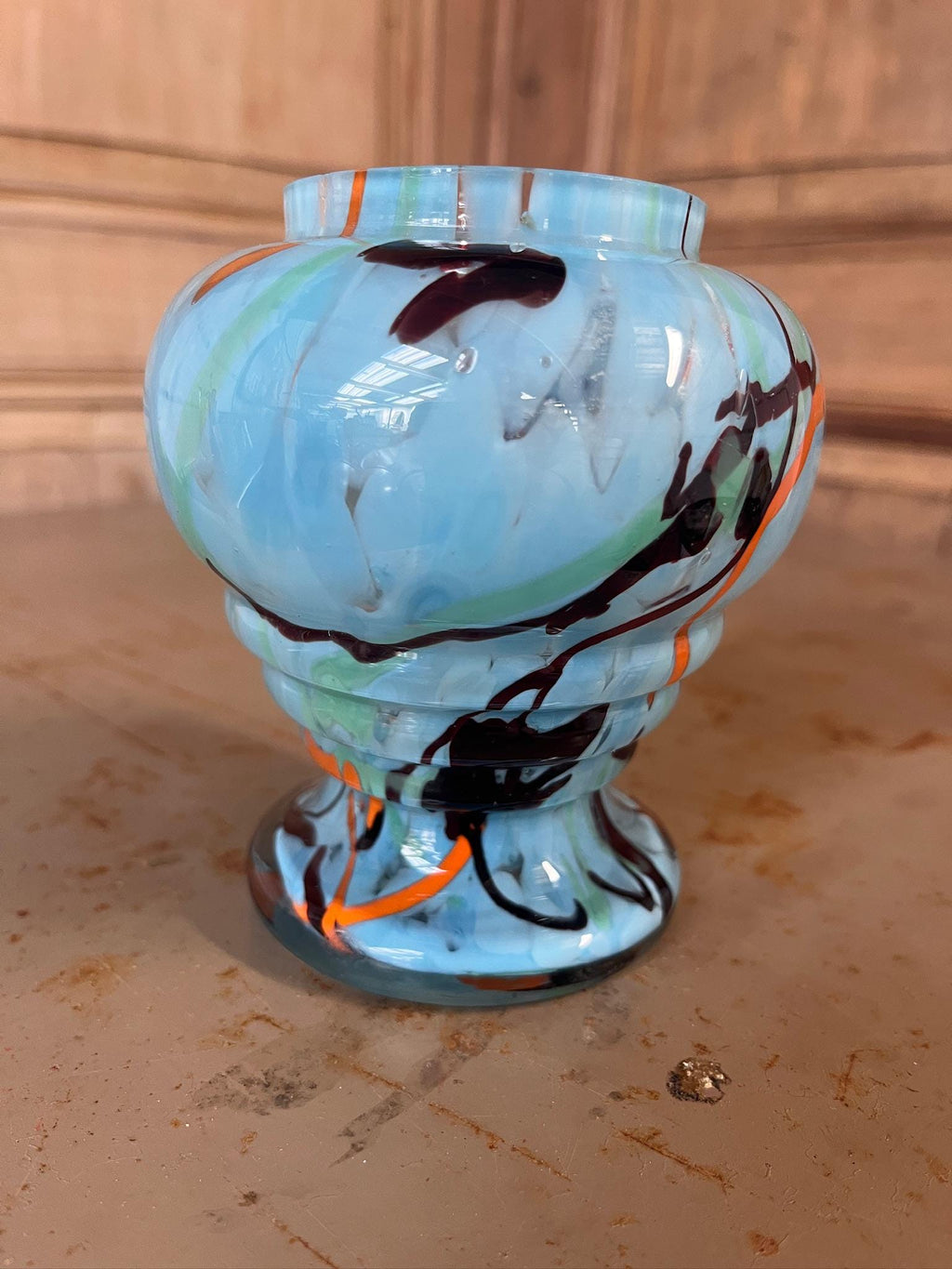 Petit vase globe verre marbré bleu orange vintage 70s - L'Heureux Nouveau