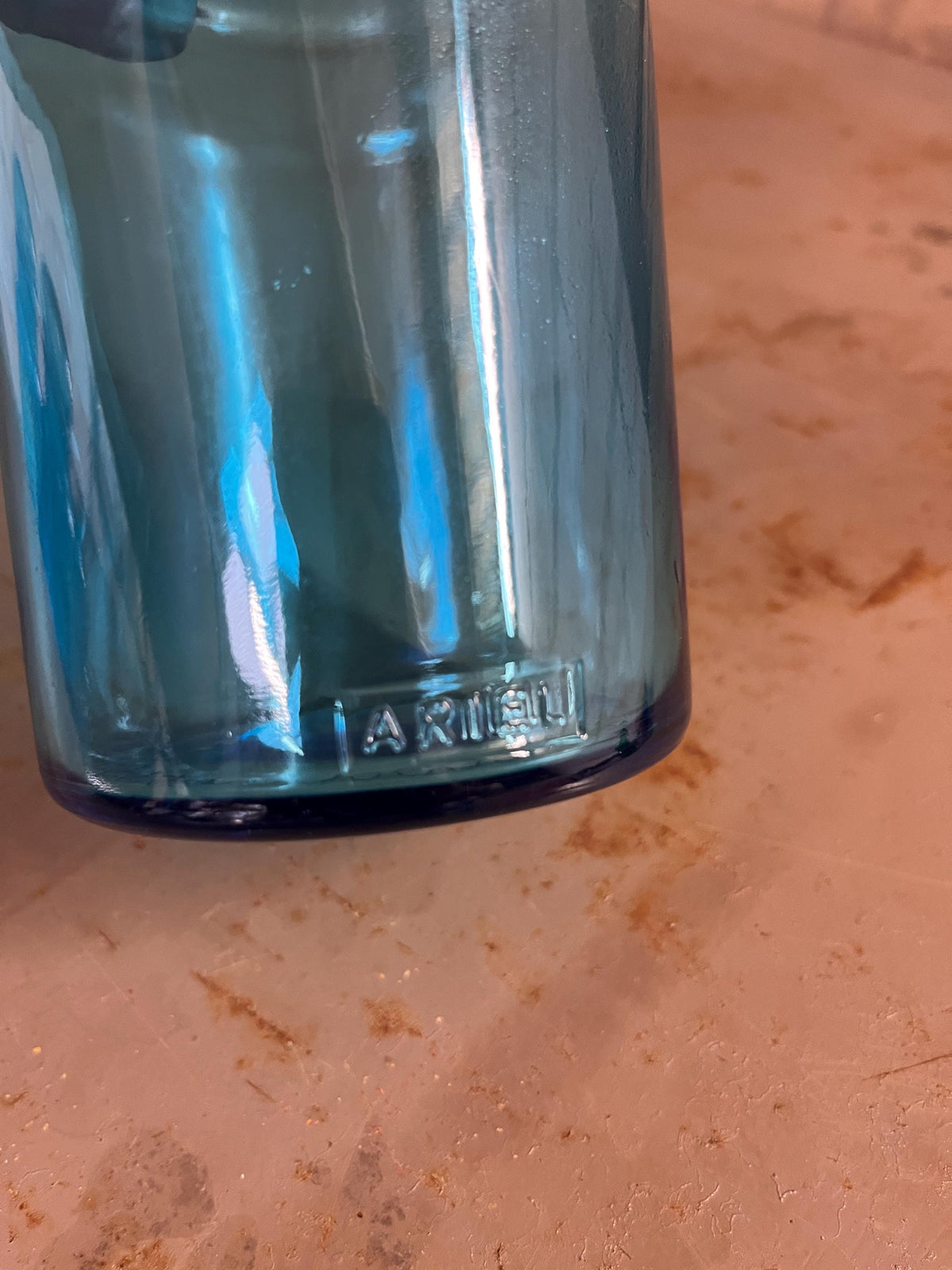 Bocal verre turquoise Ariel signature gravée vintage - L'Heureux Nouveau