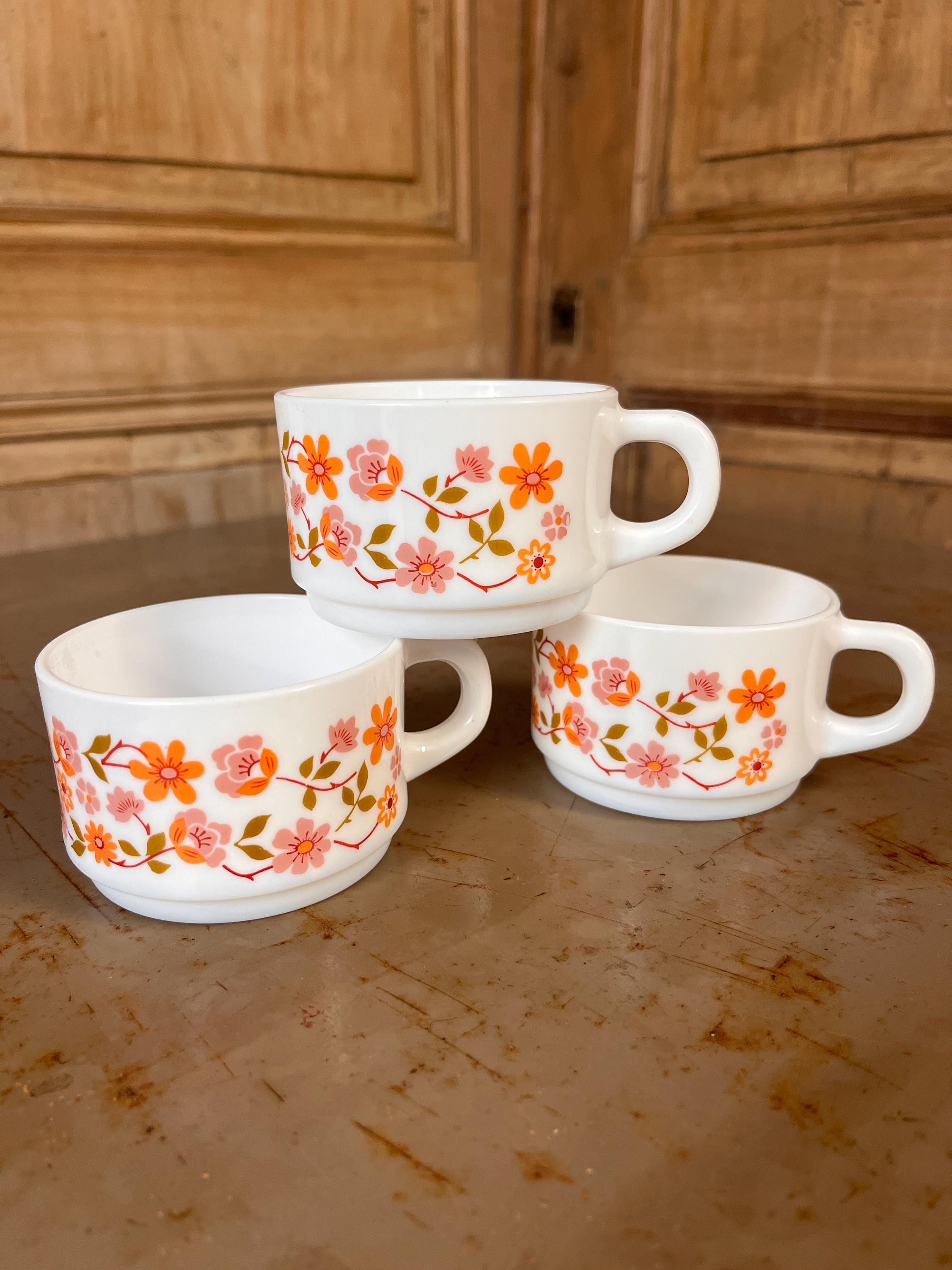 Lot de 3 Tasses Vintage Arcopal "Scania" – Opaline Blanche Décor Floral Orange Pop Années 70