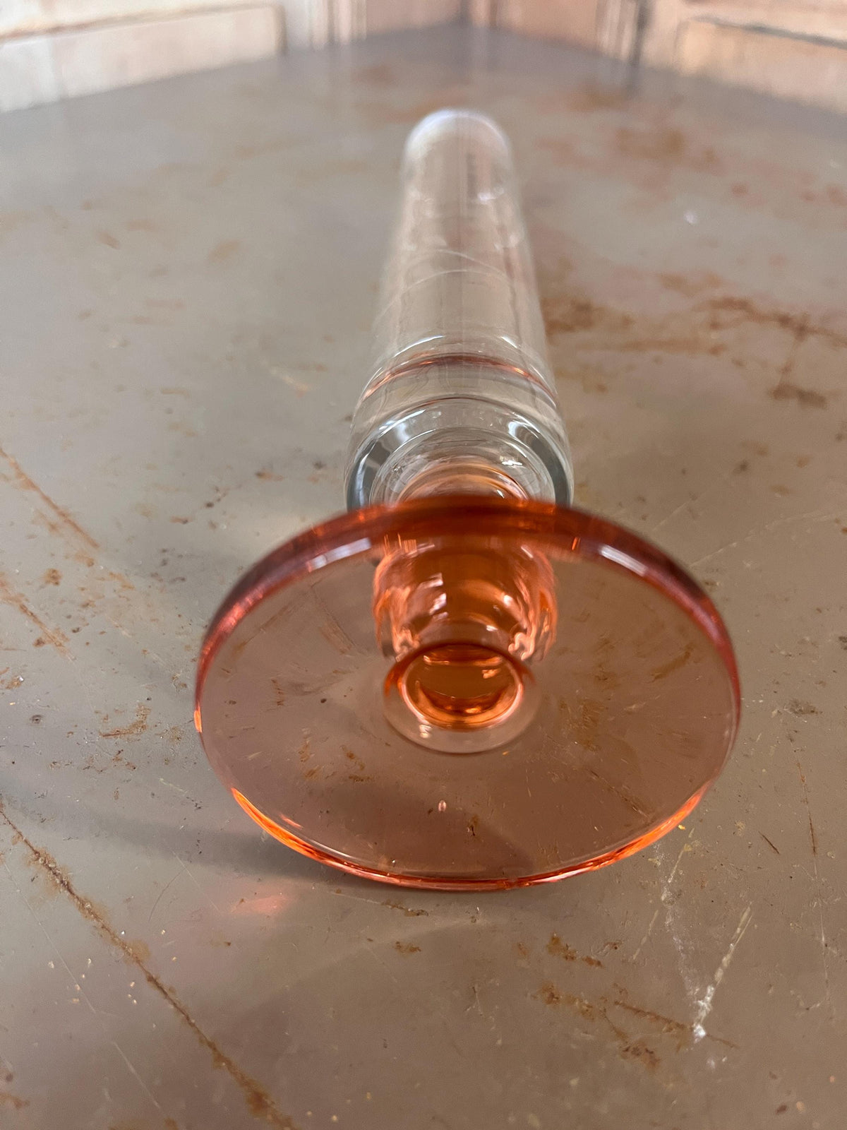 Vase soliflore vintage pied rose, mise en situation