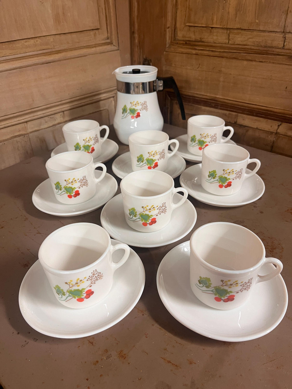 Service à Café Vintage SOVIREL en Opaline Blanche – 8 Personnes – Décors Fleuris Années 60