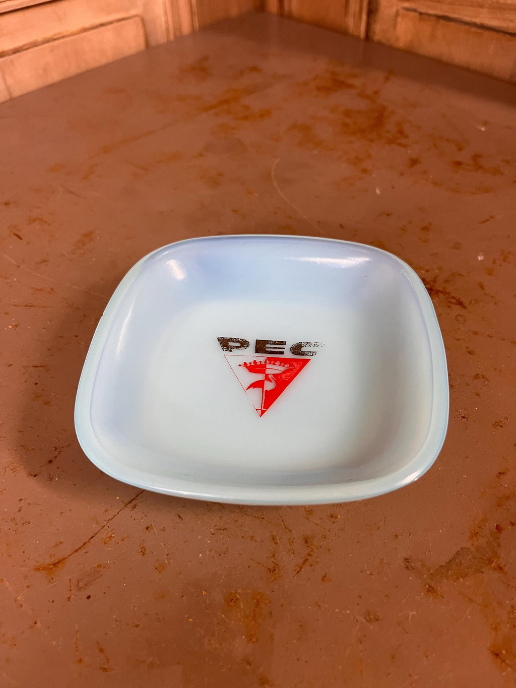 Cendrier Publicitaire Vintage "PEC" en Opaline Bleu Pastel – OPALEX France – Années 60