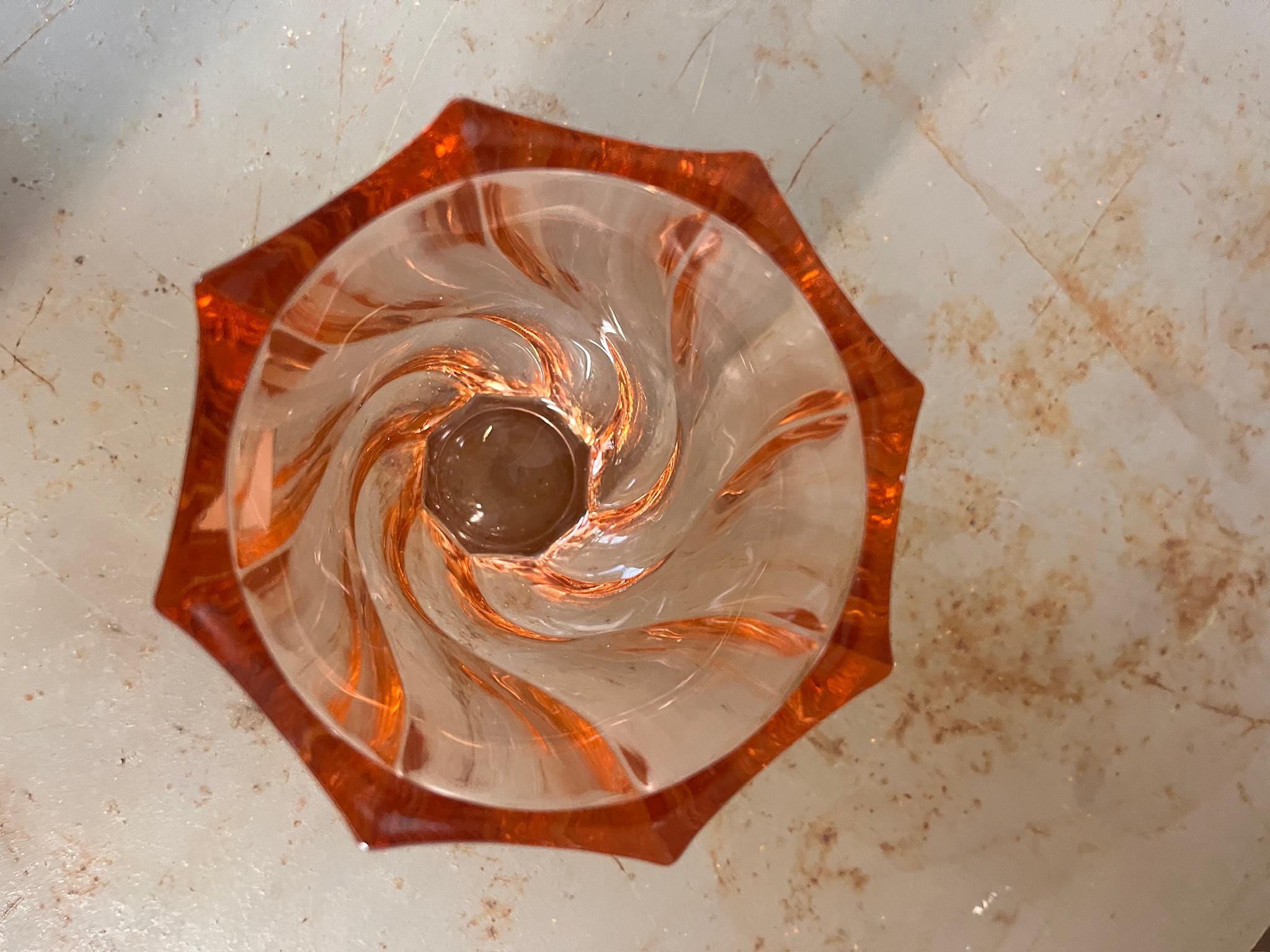 Petit Vase Torsadé Vintage Luminarc – Rose Saumon – France Années 70/80