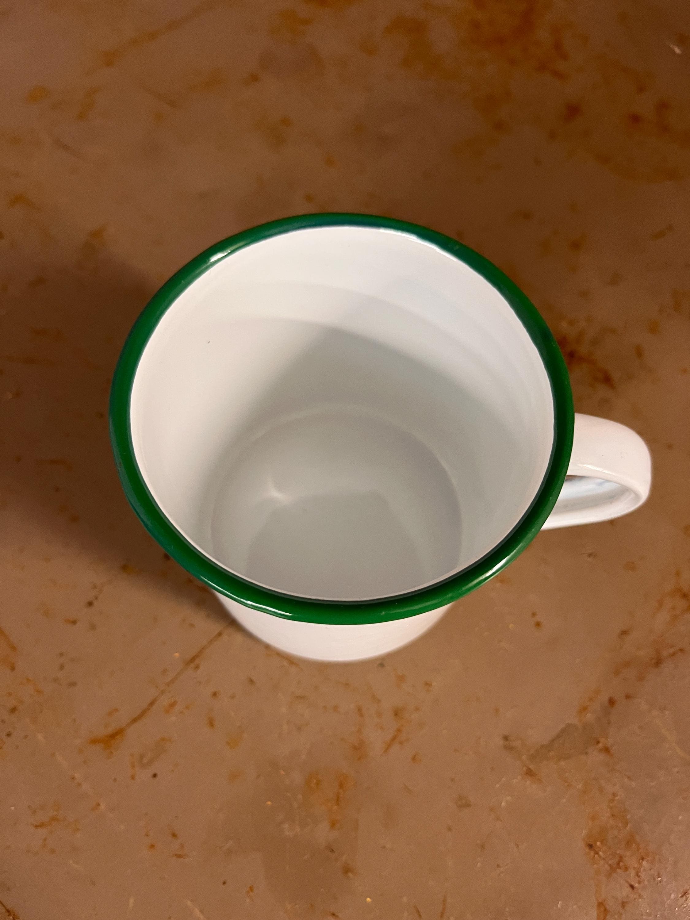 Timbale Vintage en Métal Émaillé Blanc – Liseré Vert – Esprit Bistrot Années 60
