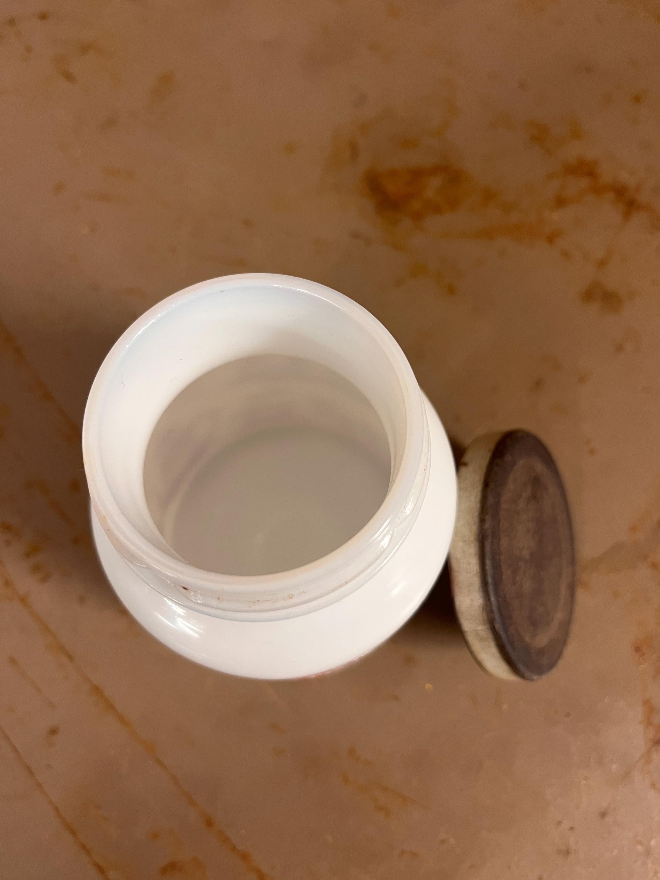Pot à Épices Opaline Blanche Ustensiles Rouges – Verre Opalin Vintage Années 60