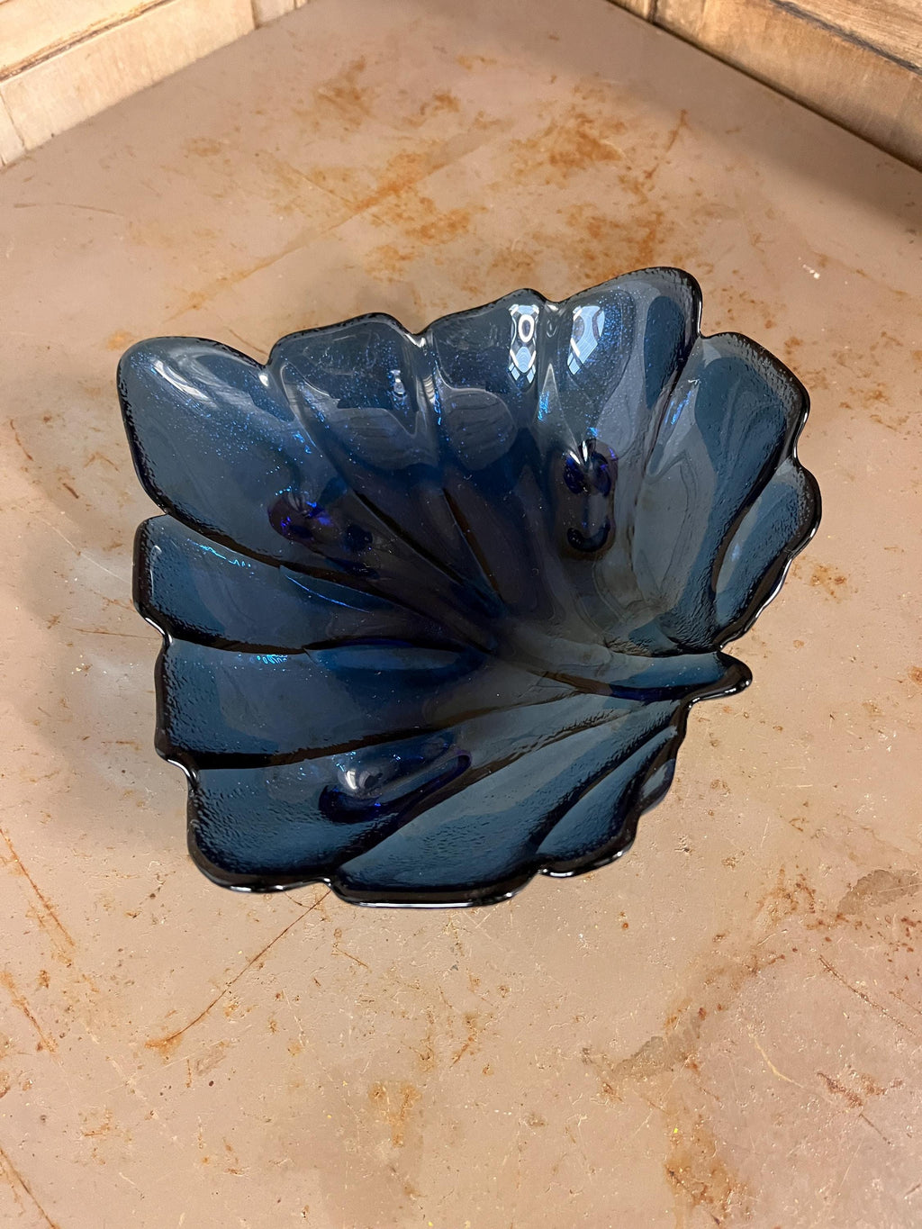 Vide-Poches Vintage en Verre Bleu Cobalt – Forme Feuille Tripode – Années 70