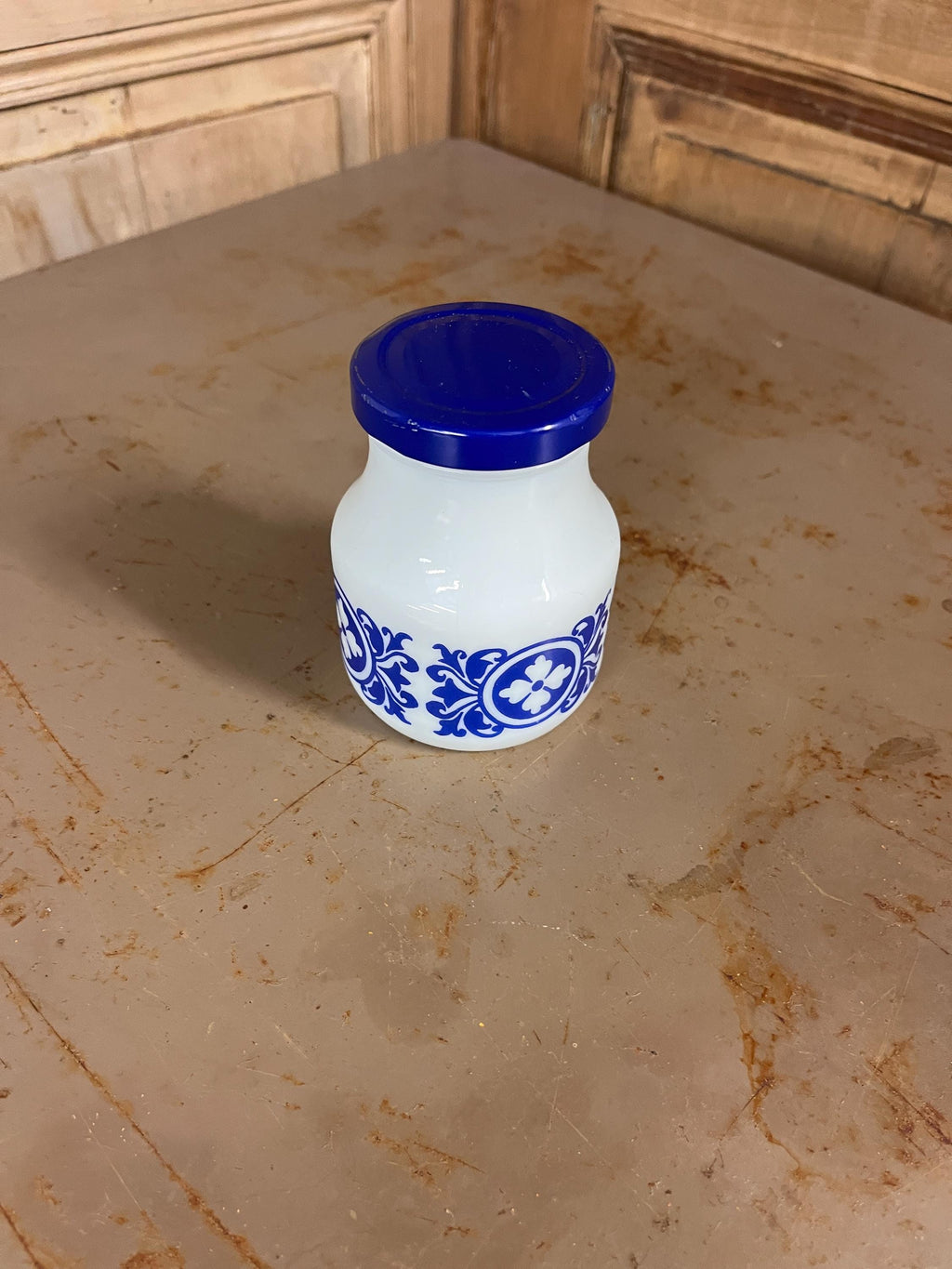Pot à Épices Arcopal / Opaline – Verre Opalin Blanc & Bleu Vintage Années 70