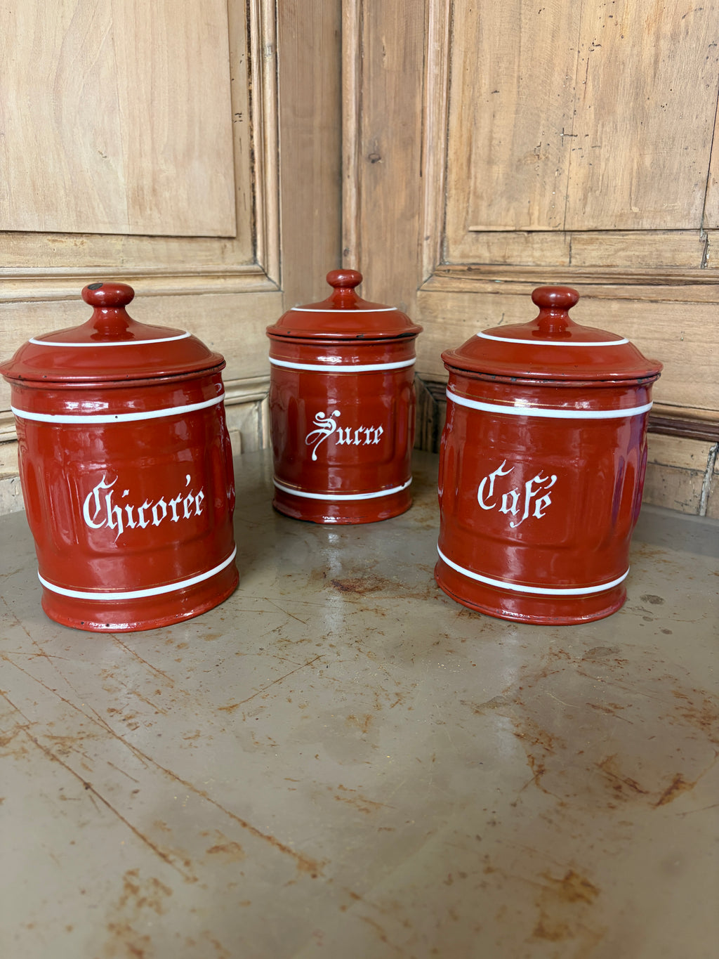 Trio de pots émaillés Chicorée Sucre Café fermés vue de face