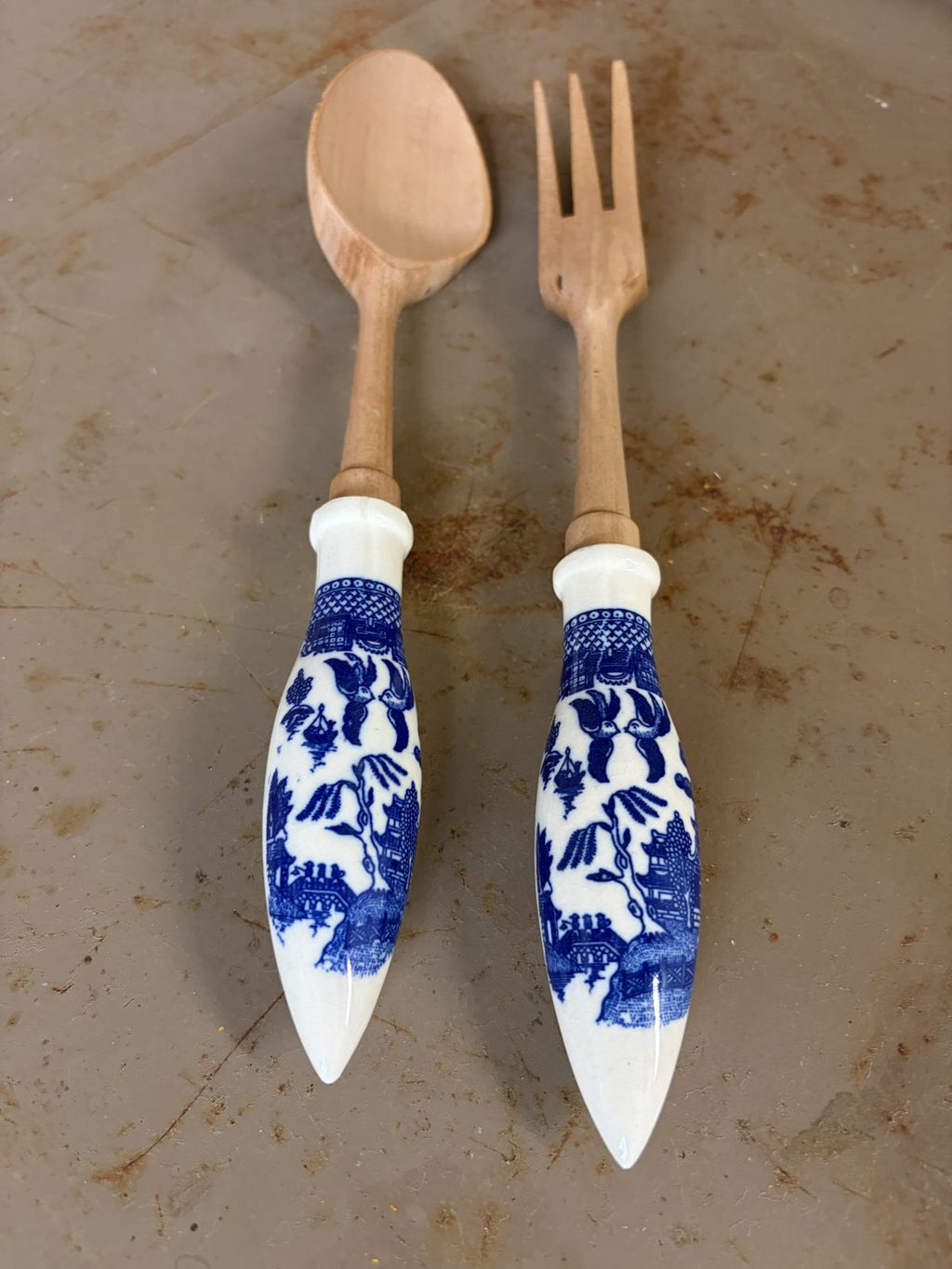 Couverts de service vintage Blue Willow bois et céramique - L'Heureux Nouveau