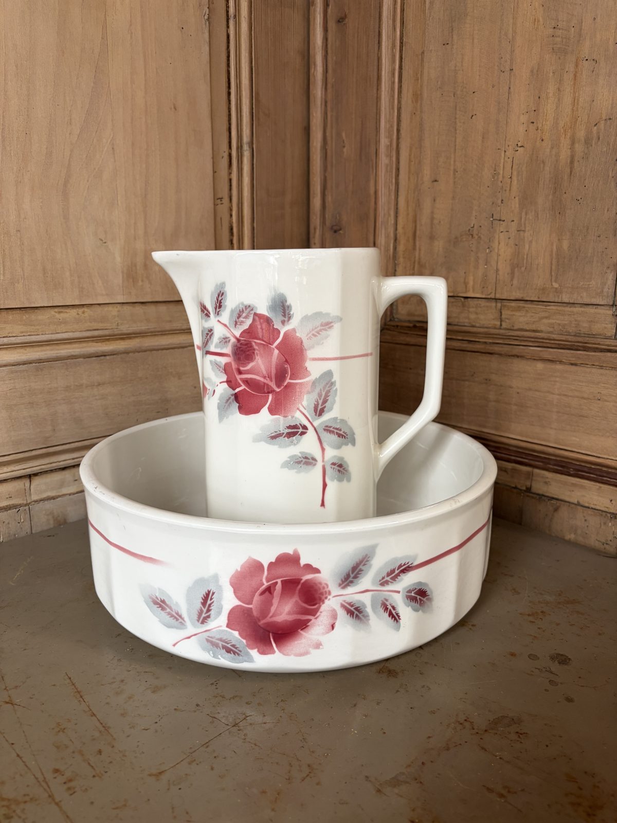 Pichet et bassine vintage décor roses - L'Heureux Nouveau