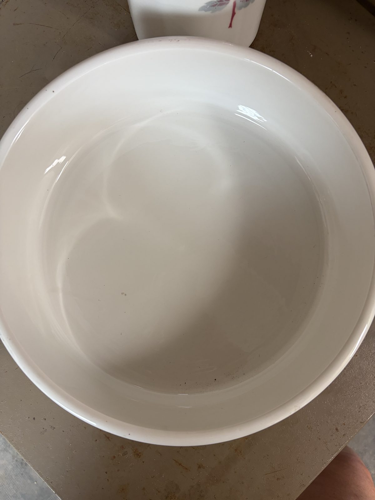 Pichet et bassine vintage décor roses - L'Heureux Nouveau