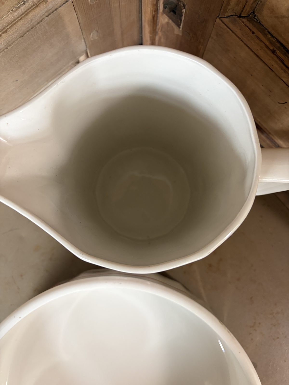 Pichet et bassine vintage décor roses - L'Heureux Nouveau