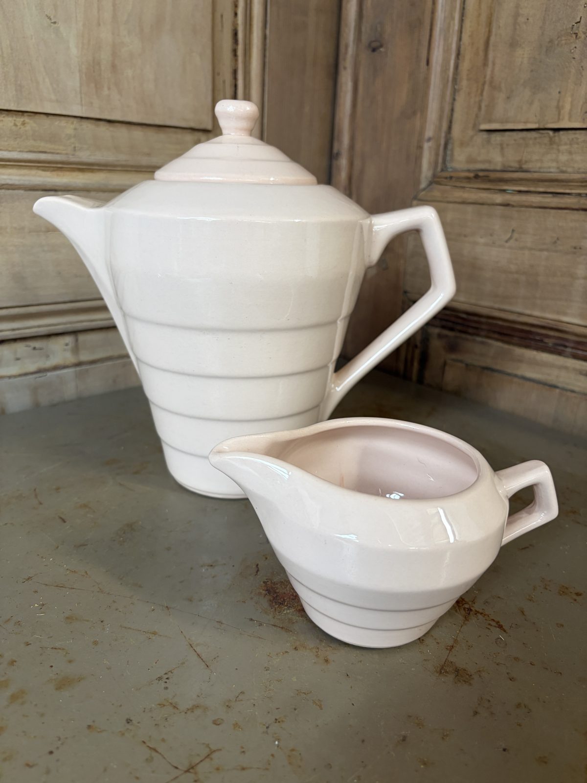 Théière et pichet vintage rose poudré Art déco - L'Heureux Nouveau