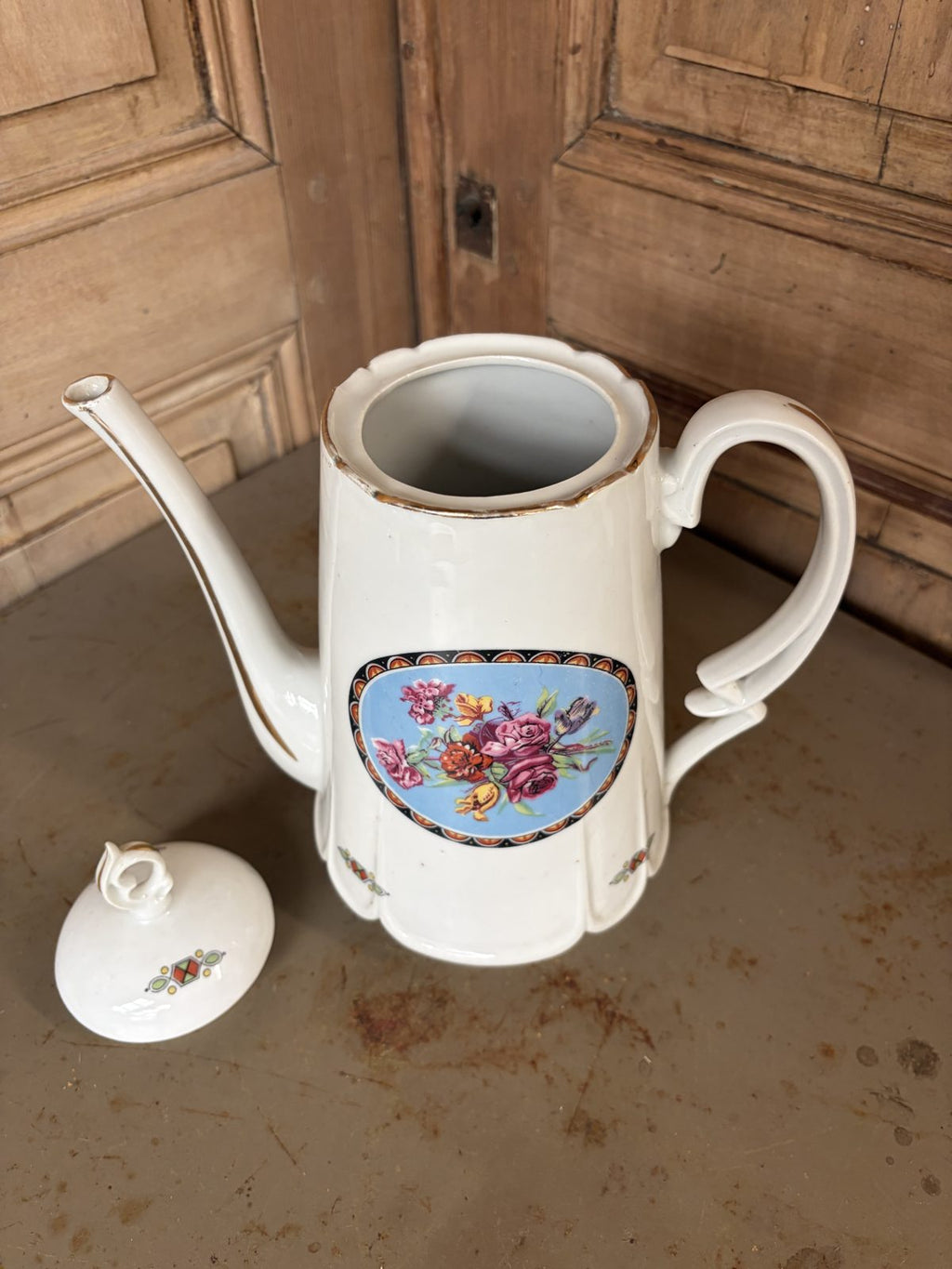 Cafetière vintage médaillon floral et liseré doré - L'Heureux Nouveau