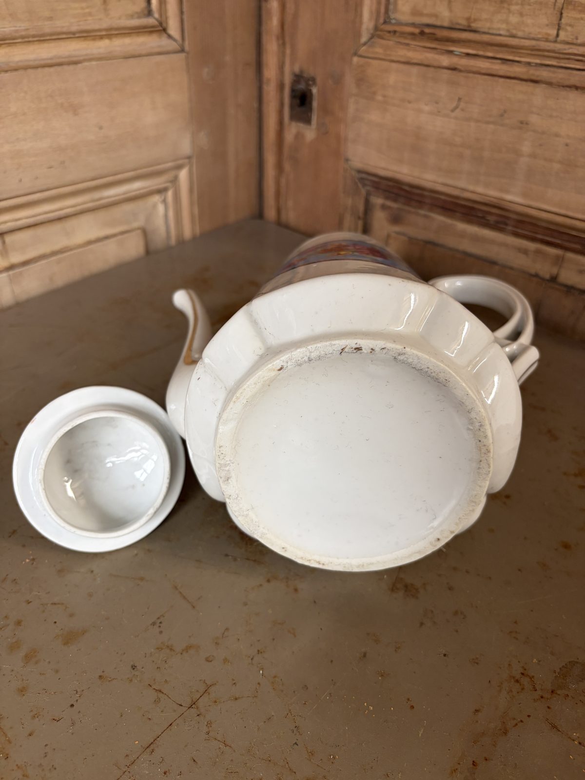 Cafetière vintage médaillon floral et liseré doré - L'Heureux Nouveau