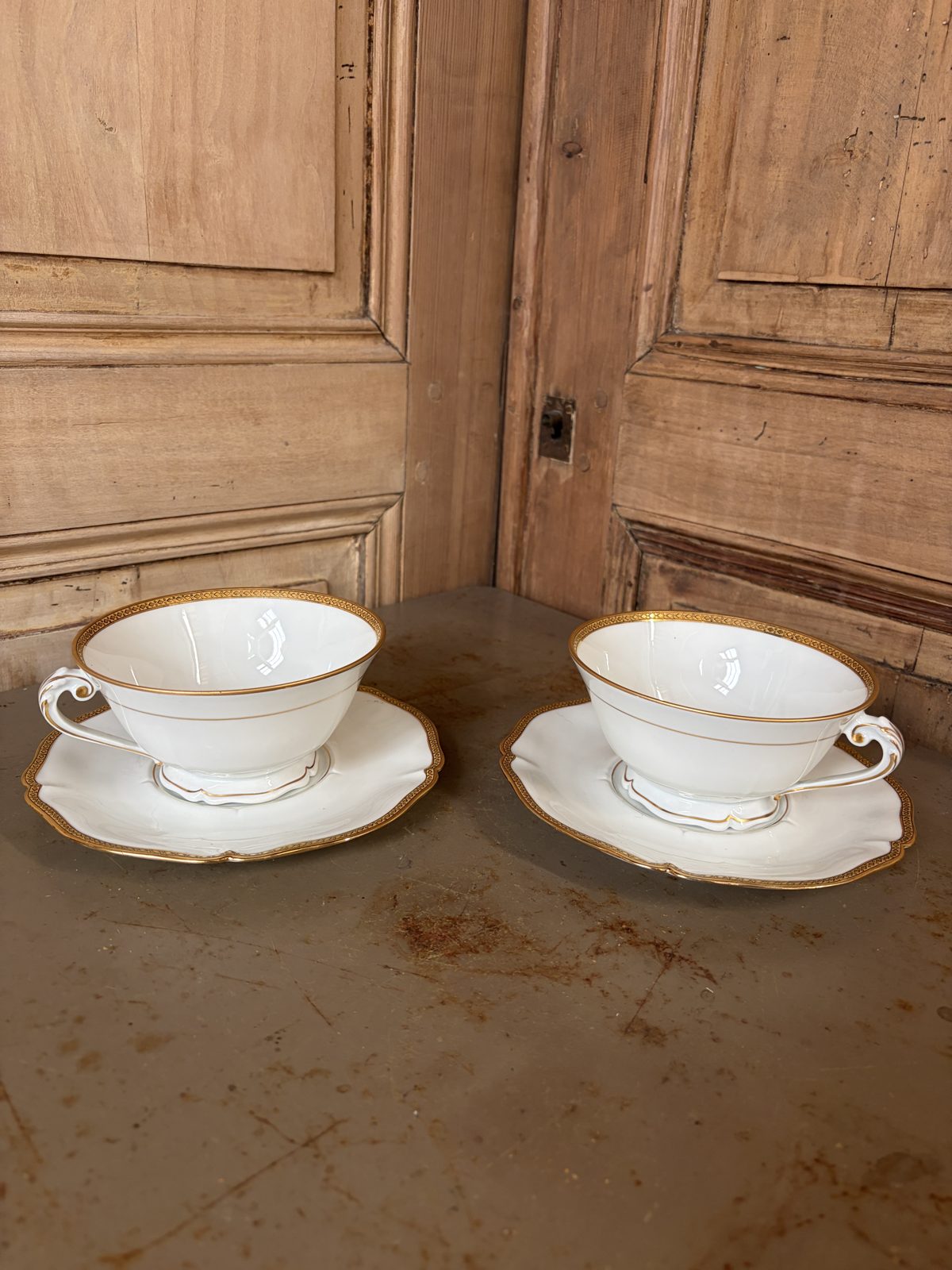 Tasses et sous-tasses porcelaine Limoges liseré doré - L'Heureux Nouveau