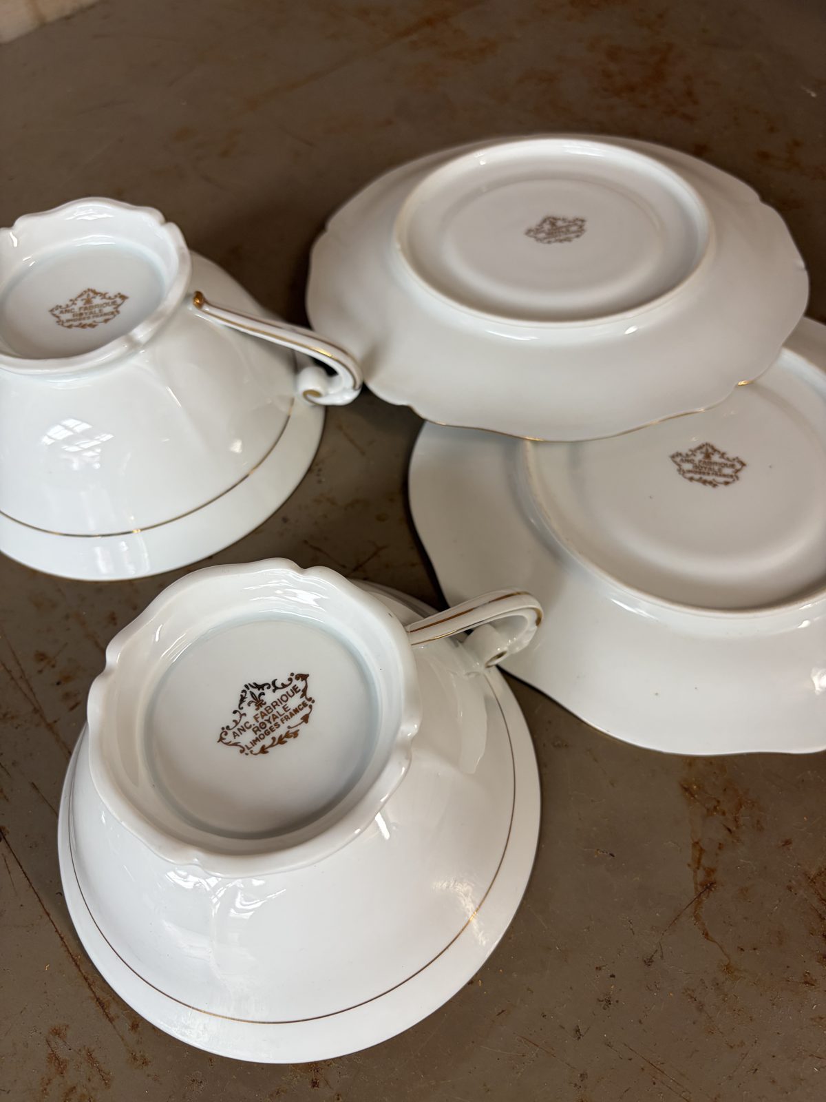 Tasses et sous-tasses porcelaine Limoges liseré doré - L'Heureux Nouveau