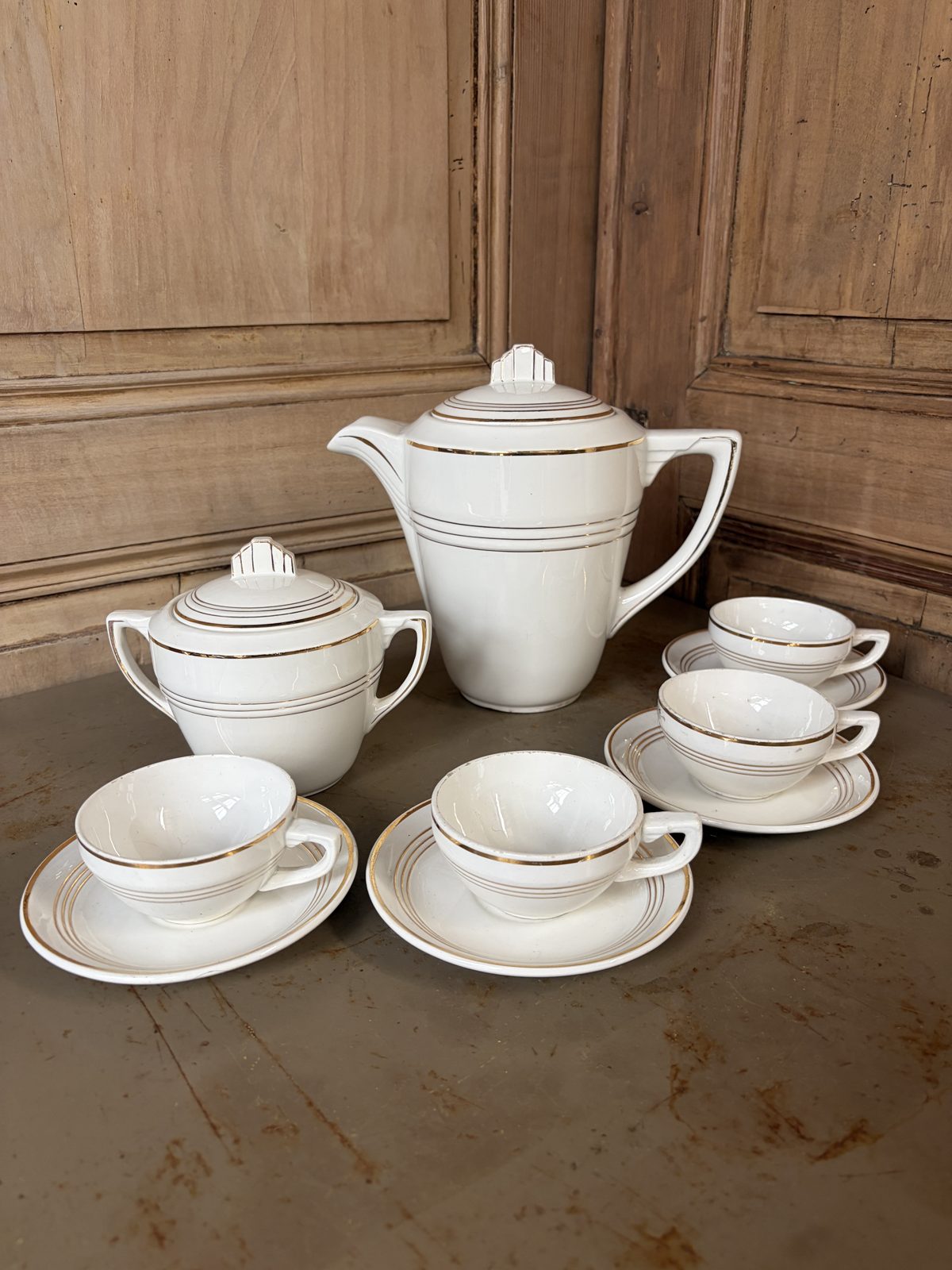 Service café Art déco porcelaine opaque liseré doré - L'Heureux Nouveau