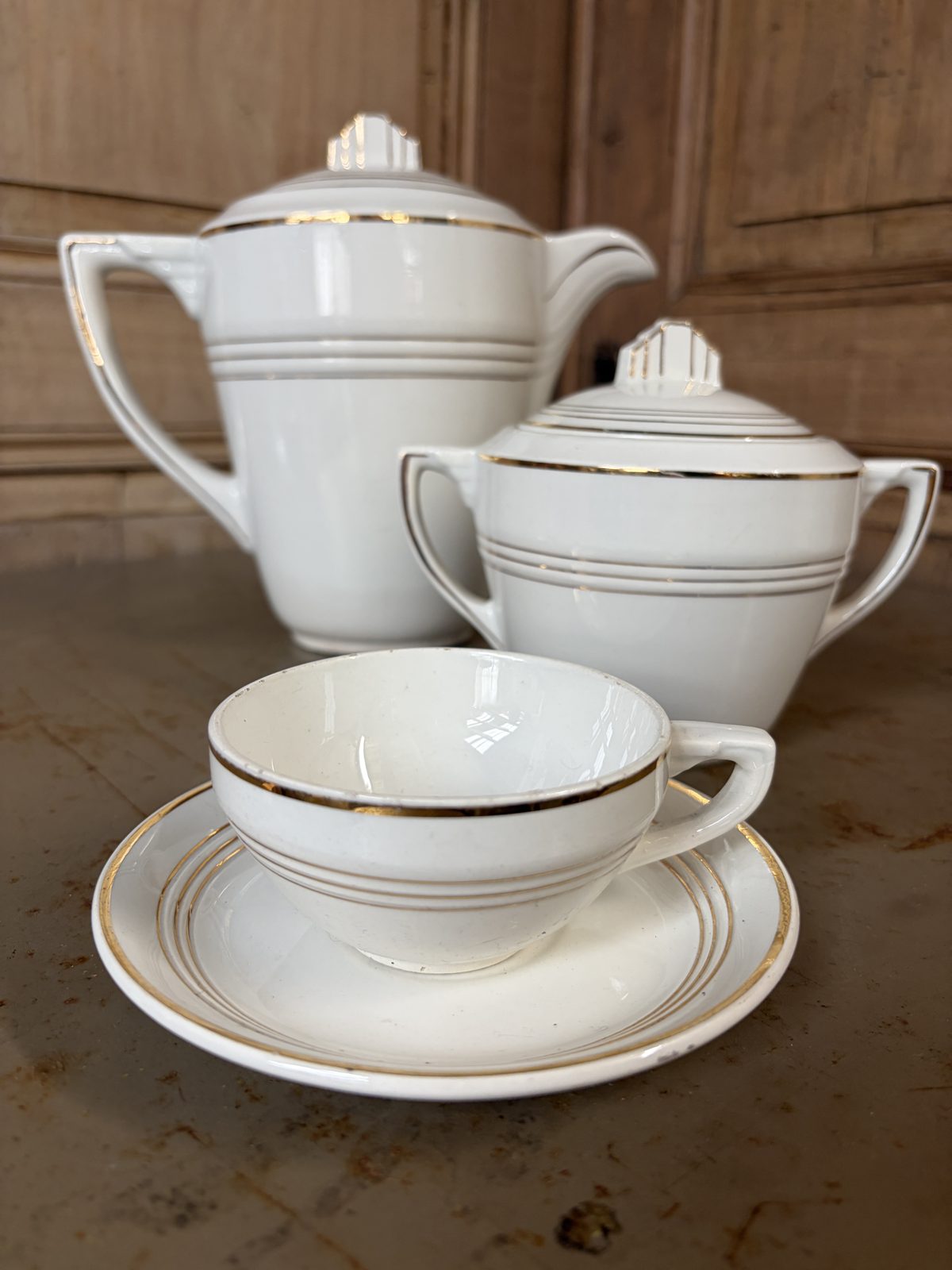 Service café Art déco porcelaine opaque liseré doré - L'Heureux Nouveau