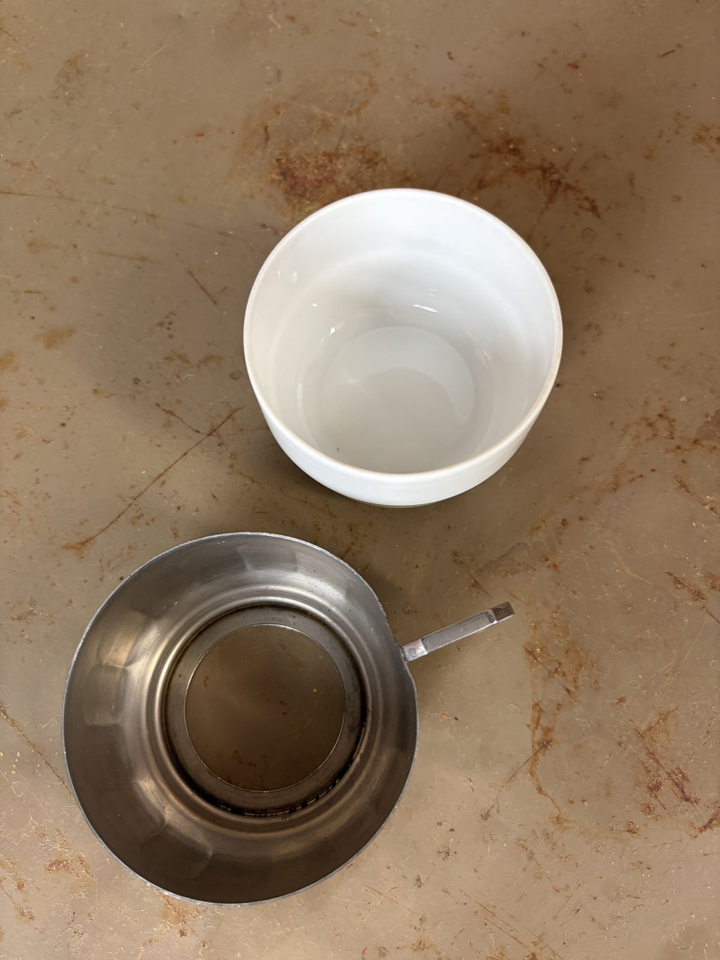 Tasse porcelaine Schönwald avec entourage chromé vintage - L'Heureux Nouveau