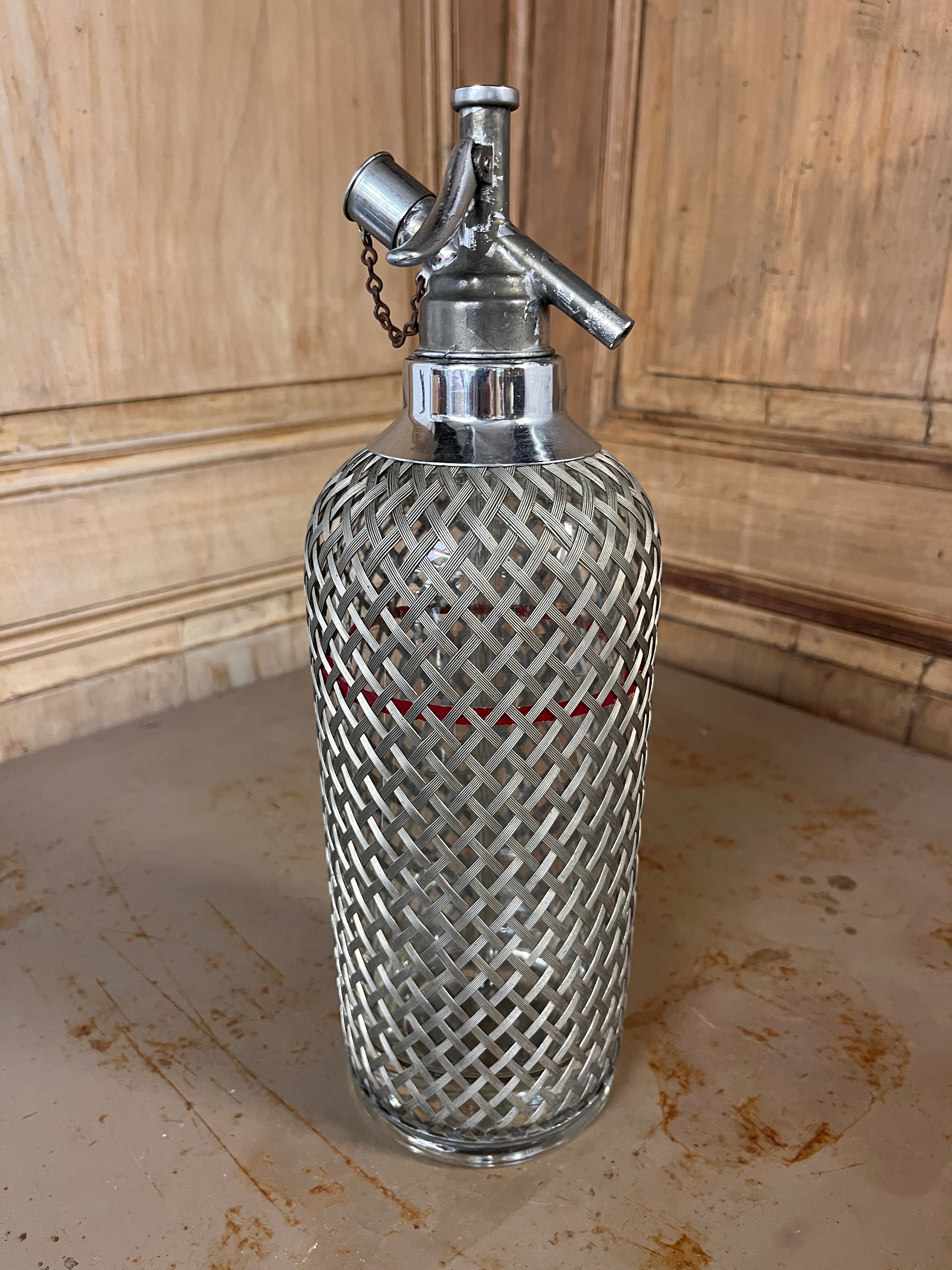 Siphon de Bar Vintage Tchécoslovaquie – Carafe Eau de Seltz Verre & Grillage Métallique 60s/70s