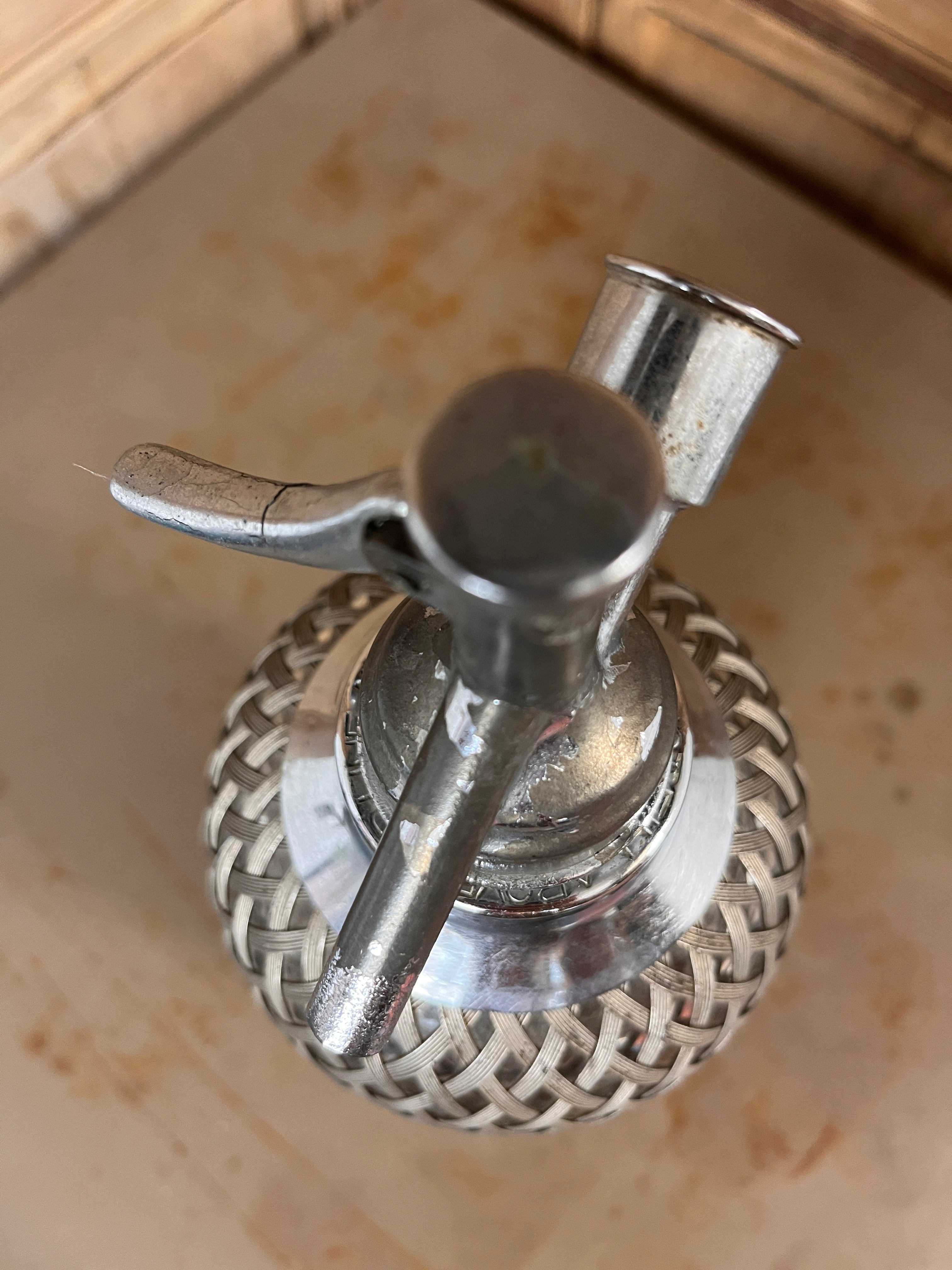Siphon de Bar Vintage Tchécoslovaquie – Carafe Eau de Seltz Verre & Grillage Métallique 60s/70s