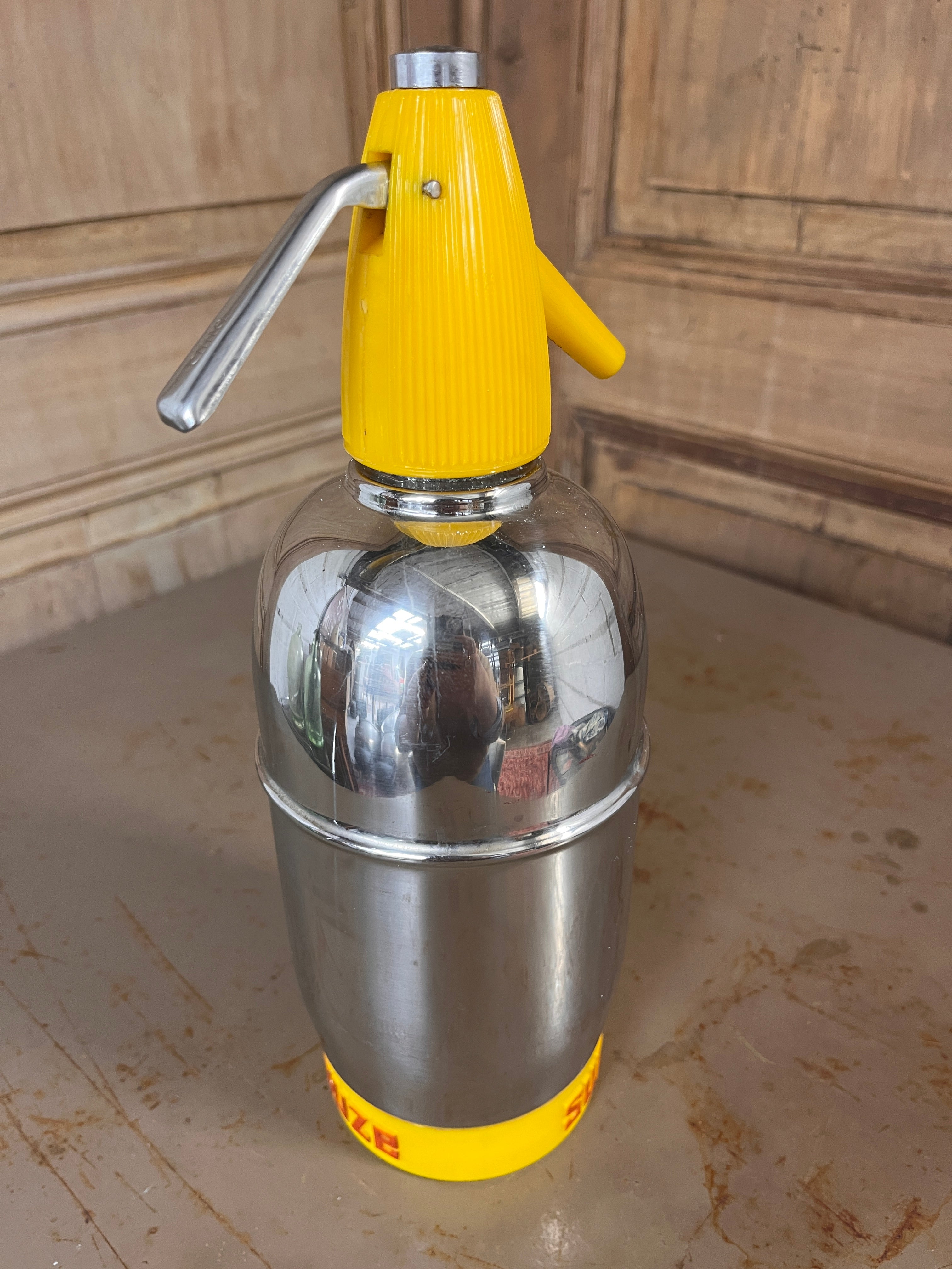 Siphon de Bar Publicitaire Vintage SUZE – Métal Chromé & Jaune Pop Art 1970s