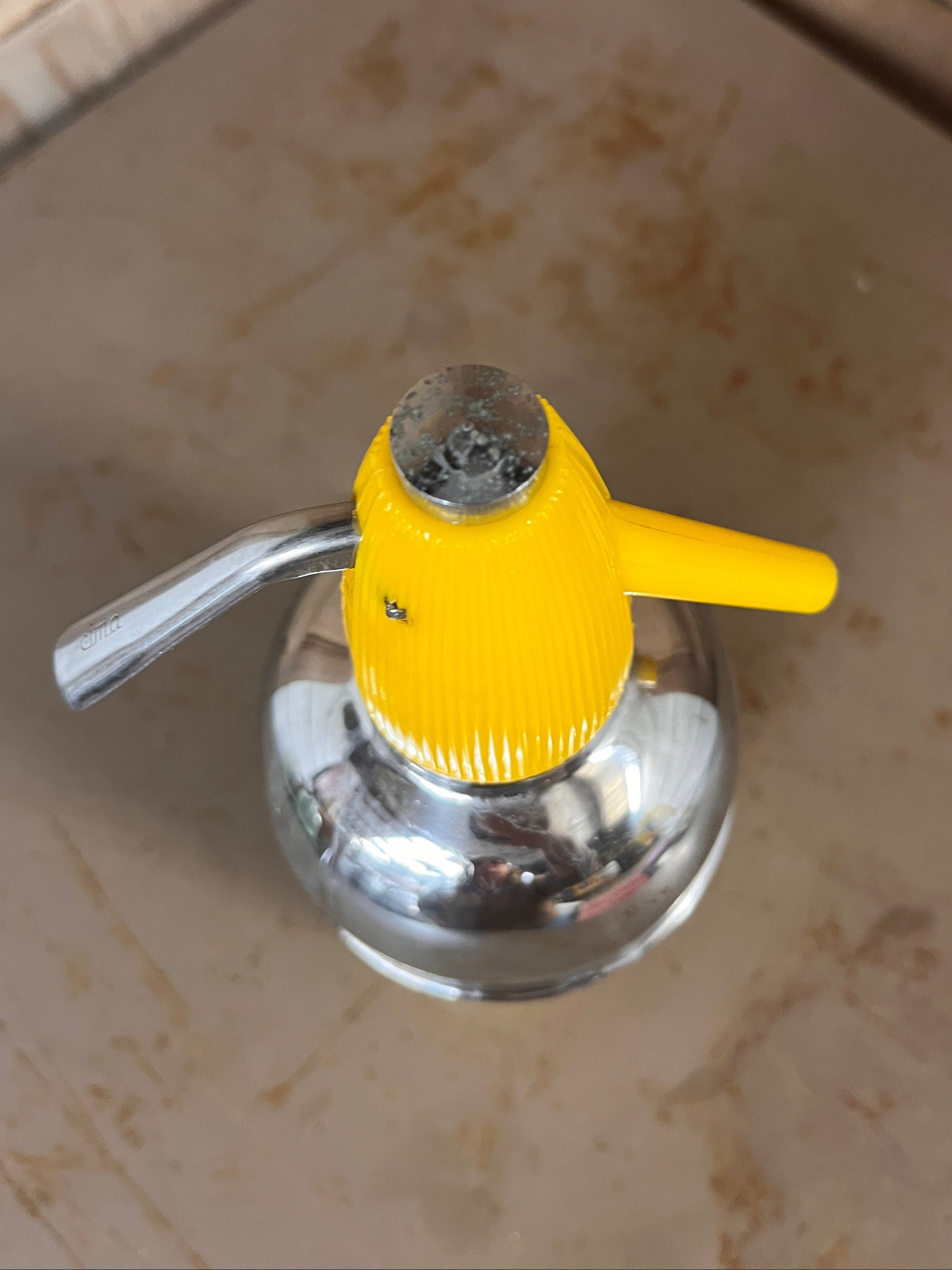 Siphon de Bar Publicitaire Vintage SUZE – Métal Chromé & Jaune Pop Art 1970s