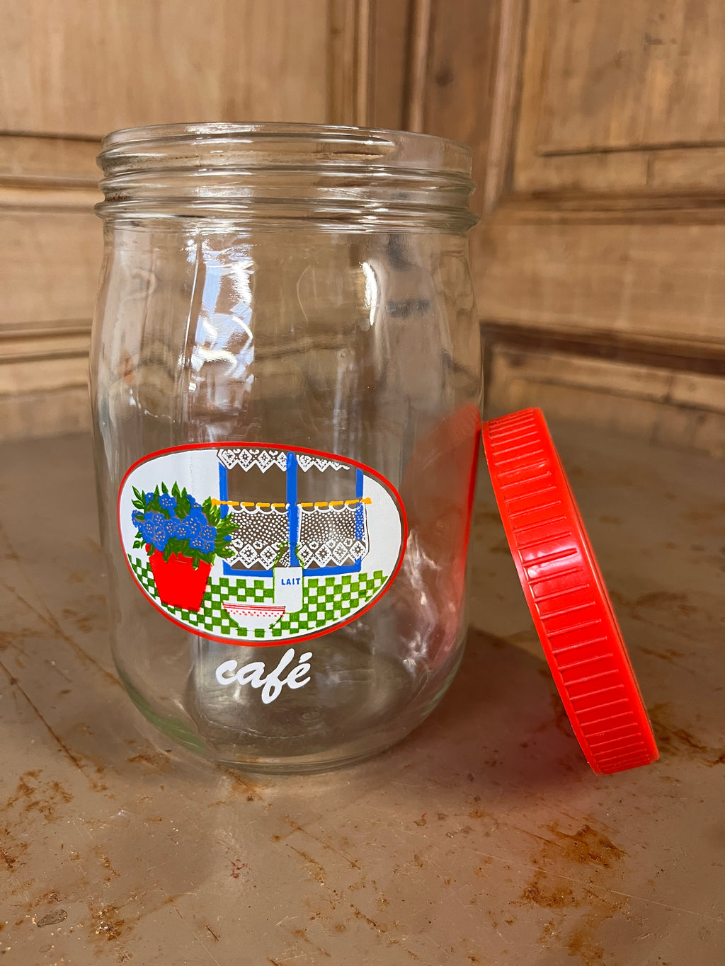 Bocal à Café Vintage "Fenêtre Fleurie" – Pot en Verre 1L & Couvercle Rouge 1980s