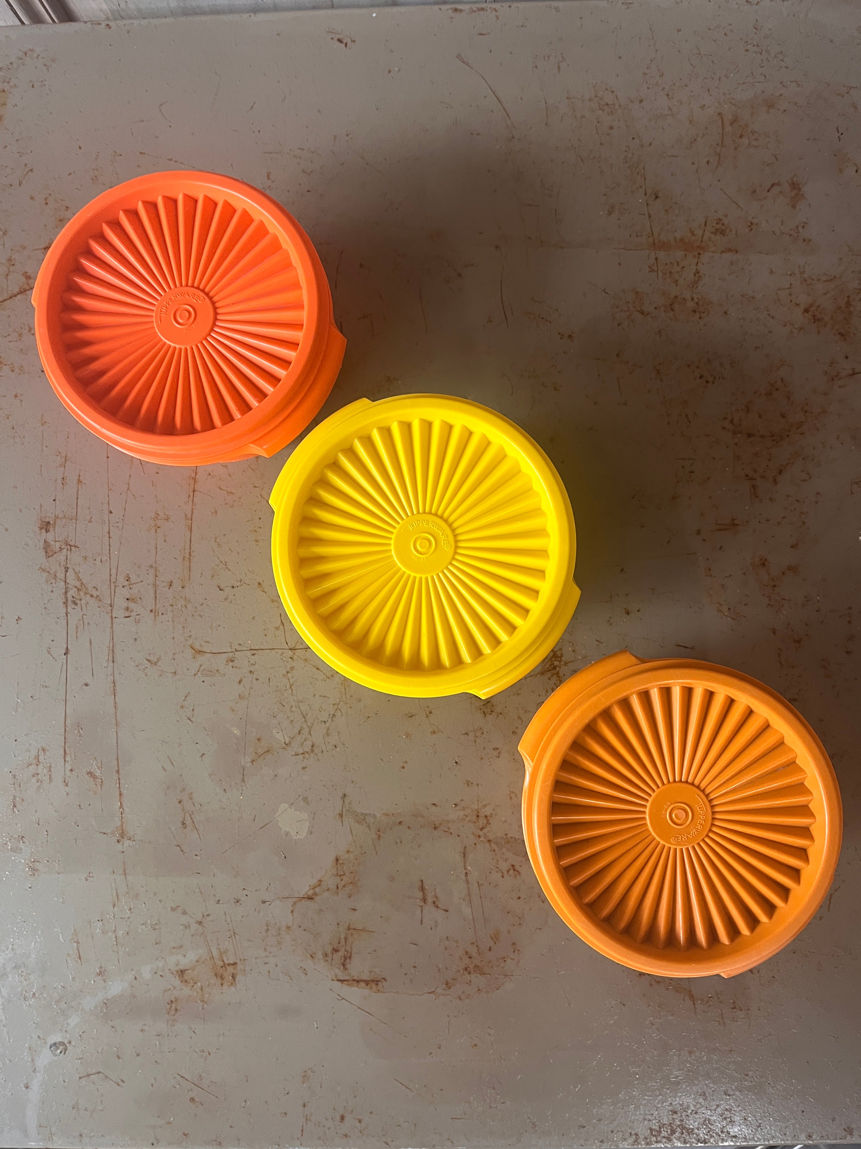 Bols Soleil Tupperware – Plastique Pop Orange & Jaune Vintage Années 70 (Lot de 3)