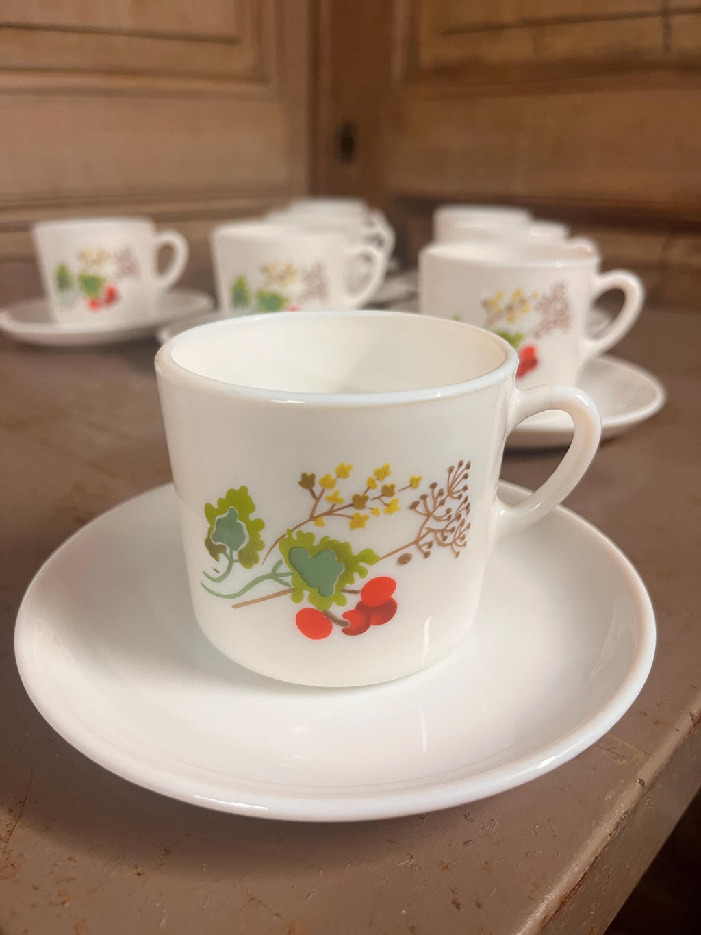 Service à Café Vintage SOVIREL en Opaline Blanche – 8 Personnes – Décors Fleuris Années 60