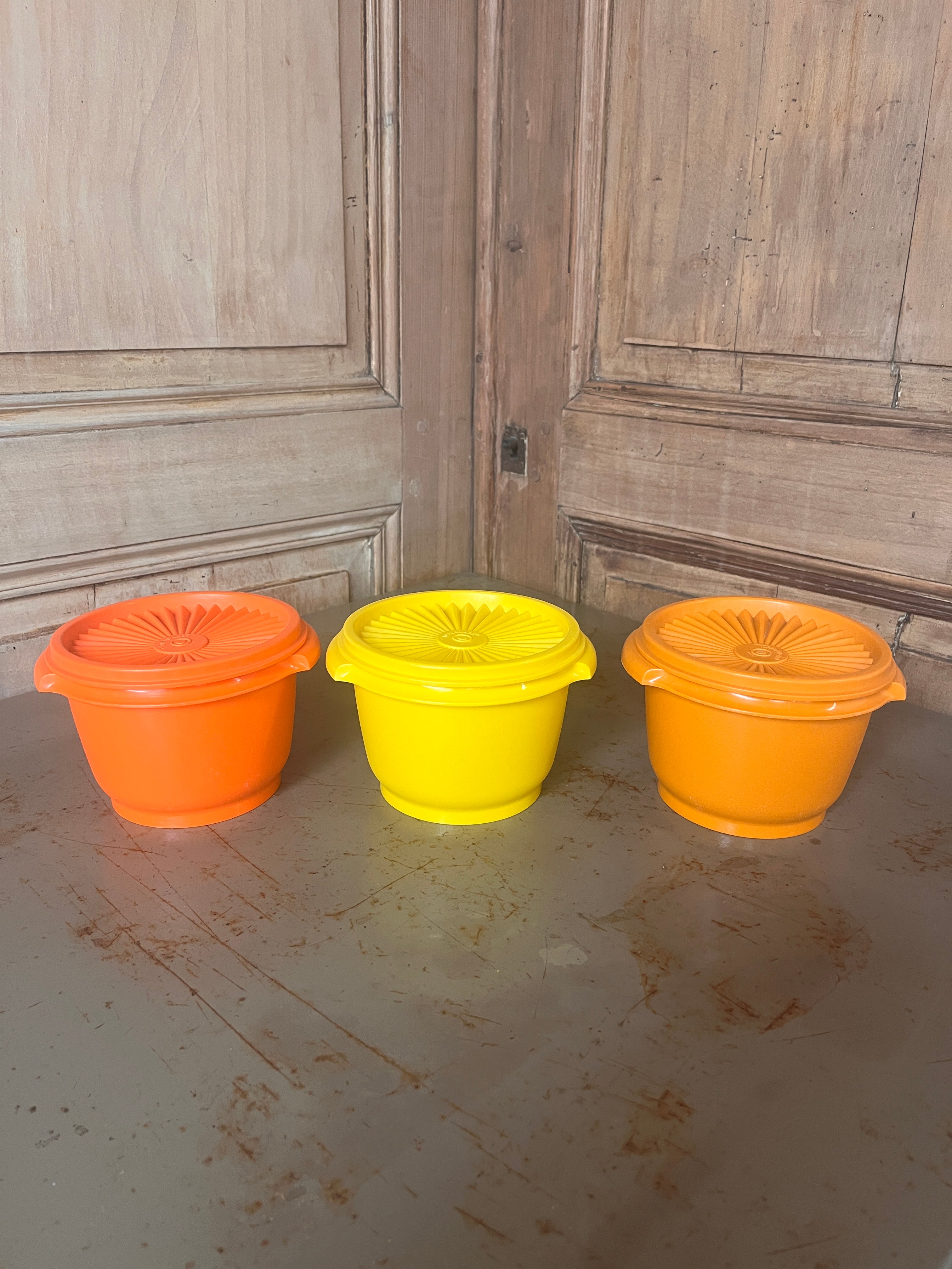 Bols Soleil Tupperware – Plastique Pop Orange & Jaune Vintage Années 70 (Lot de 3)