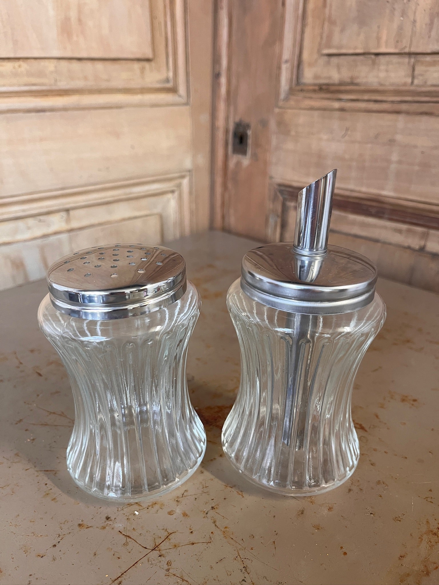 Duo de Comptoir Vintage BMF – Sucrier Doseur & Saupoudreuse Verre Cannelé & Chrome Style Bistrot