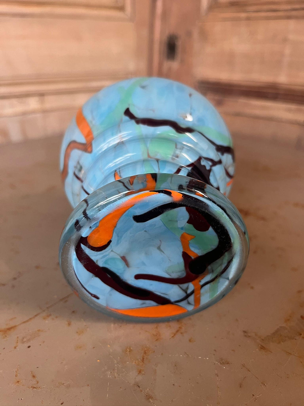 Petit vase globe verre marbré bleu orange vintage 70s - L'Heureux Nouveau