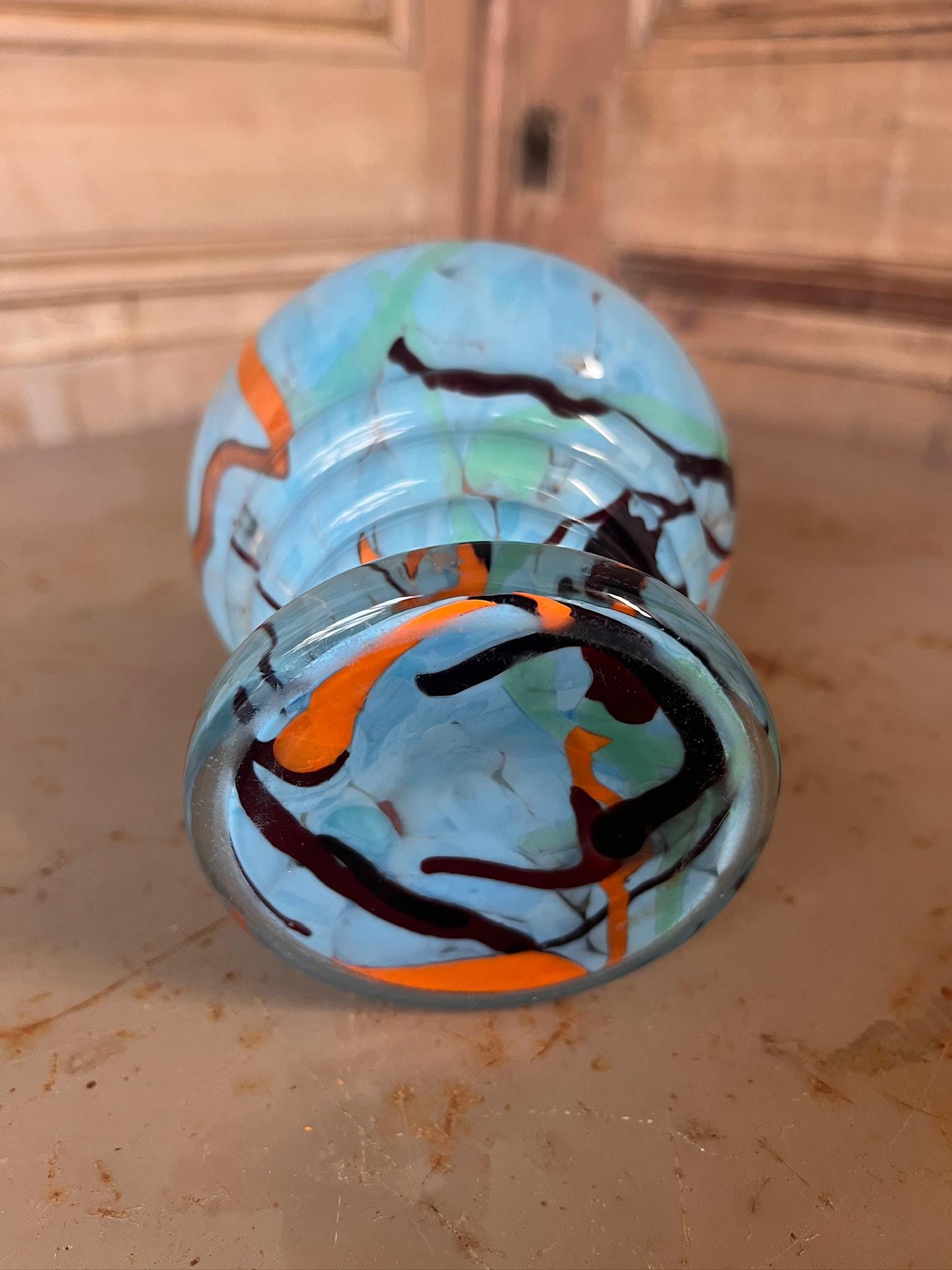 Petit Vase Globe en Verre Marbré Vintage – Bleu Ciel & Orange Pop – Années 70