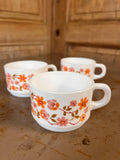 Lot de 3 Tasses Vintage Arcopal "Scania" – Opaline Blanche Décor Floral Orange Pop Années 70