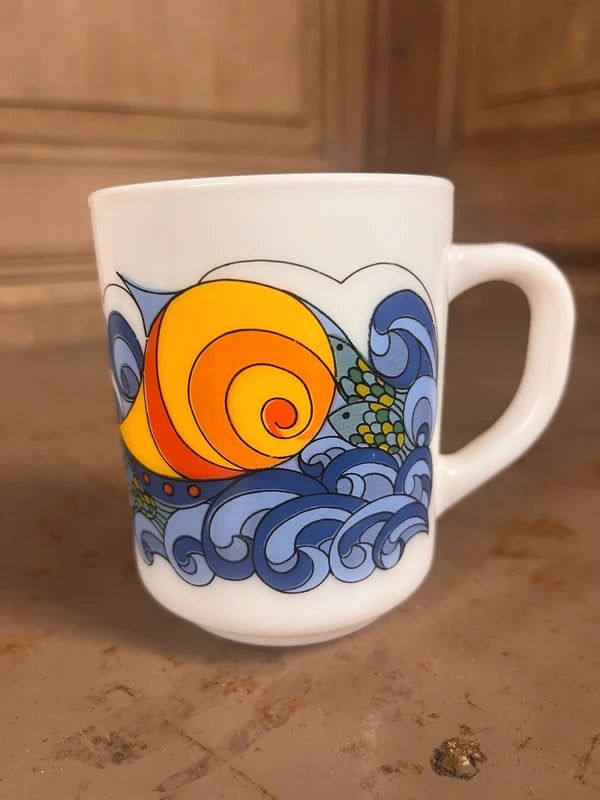 Mug / Tasse Arcopal Océan & Poissons Psychédéliques – Verre Opalin Vintage Années 70