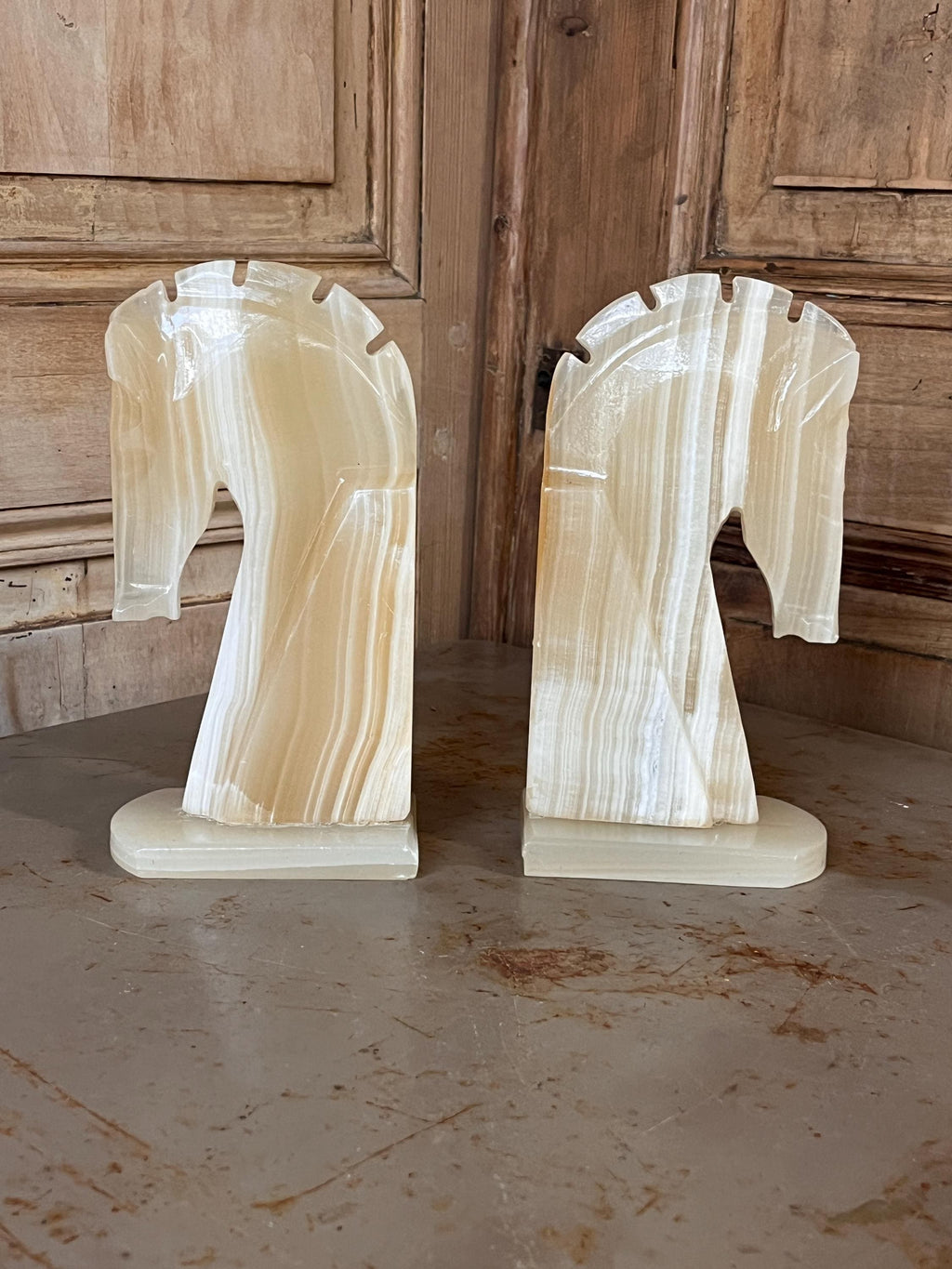 Paire de Serre-Livres Vintage en Albâtre Véritable – Sculptures Géométriques Pierres Naturelles 70s