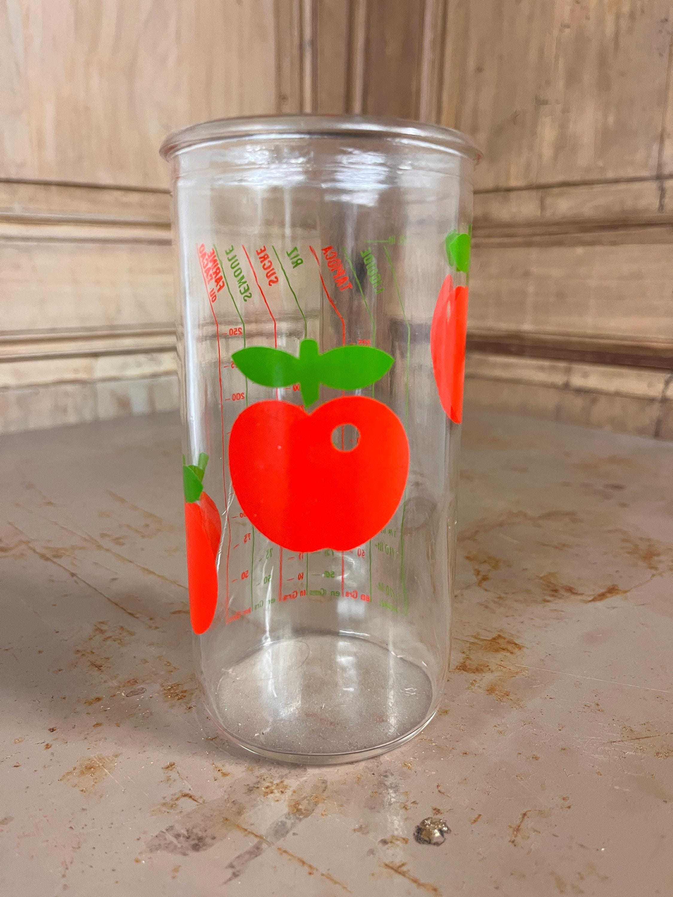 Verre Mesureur Vintage en Verre HENKEL – Décor Pommes – Années 70